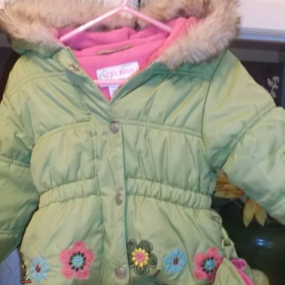 Izzy Kids Other - Toddler Coat w/ mittens